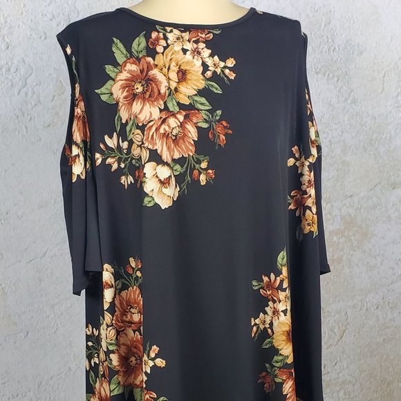 Plus Size, Black Cold Shoulder, Flower Print Shirt - Picture 2 of 5